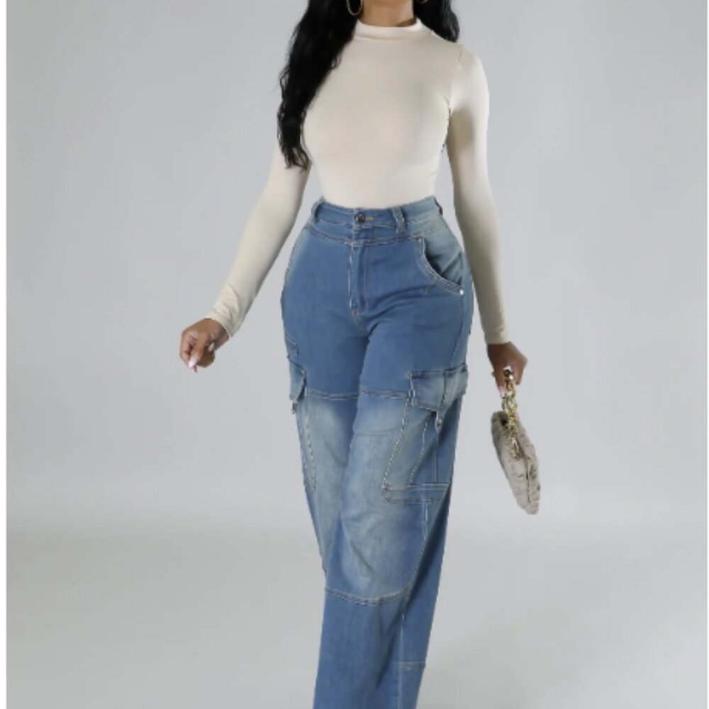 Women's High-Waisted Wide Leg Cargo Jeans - Medium Wash Utility Denim